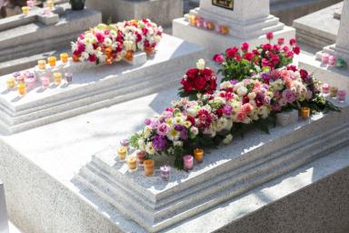 entreprise de nettoyage de tombe au cimetière